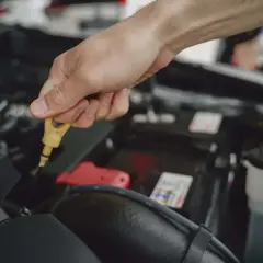 Objawy braku oleju w automatycznej skrzyni biegów, które mogą cię zaskoczyć