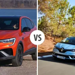 Pomarańczowy Renault Arkana vs. błękitny Scenic. Porównanie modeli, które mogą pomóc w wyborze, gdy liczą się renault arkana wymiary.