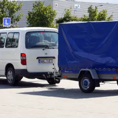 Ile naprawdę kosztuje prawo jazdy na przyczepę? Sprawdź wszystkie koszty!