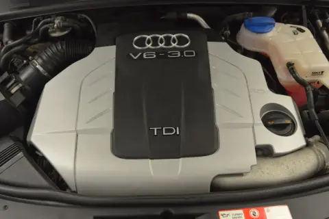 Silnik V6 3.0 TDI Audi. Potężna jednostka napędowa, gotowa do drogi.