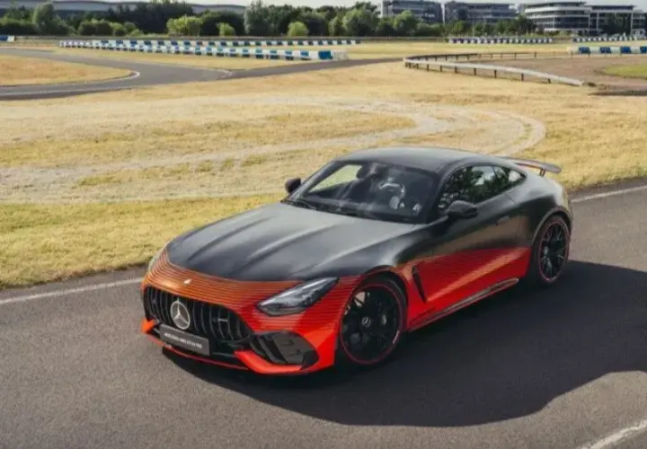 Mercedes AMG GTR Pro - moc, osiągi i wyjątkowe cechy torowe