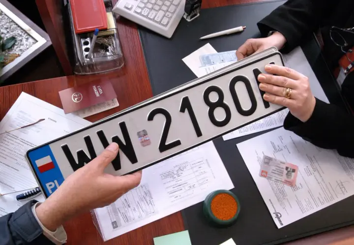 Jak wygląda rejestracja samochodu? Proste kroki, dokumenty i unikaj błędów