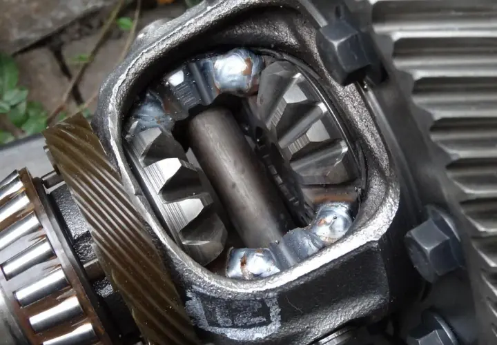 Objawy uszkodzenia mechanizmu różnicowego w skrzyni biegów - jak je rozpoznać