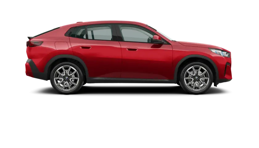 Czerwony, sportowy BMW X2 2025 z czarnymi detalami i felgami.
