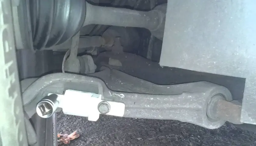 Ogranicznik skrętu Volvo S60: funkcja i wymiana - poradnik