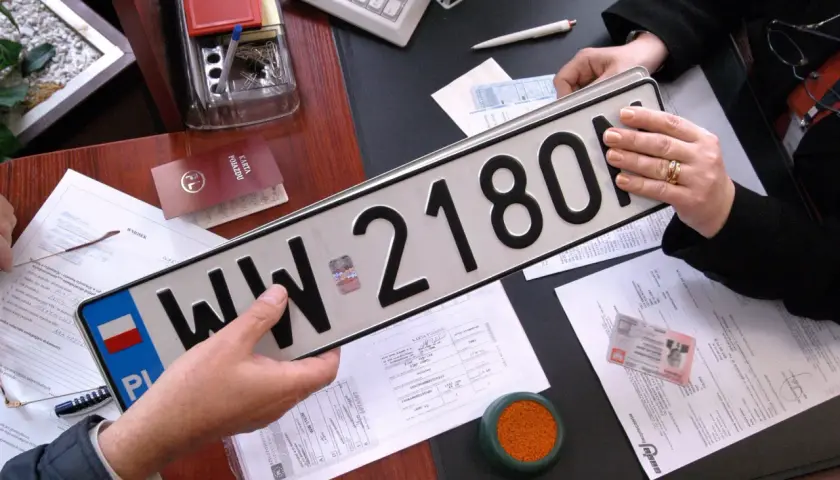 Jak wygląda rejestracja samochodu? Proste kroki, dokumenty i unikaj błędów