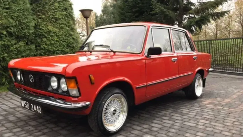Czerwony Fiat 125p: Kultowa Ikona Motoryzacji PRL - Historia i Fakty