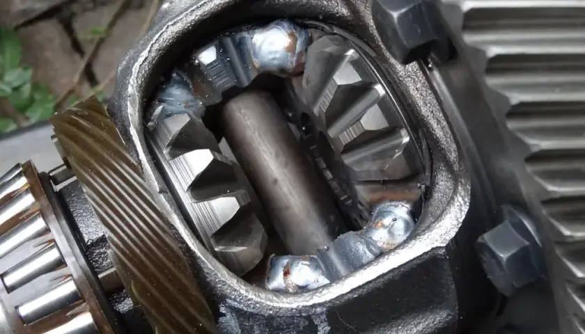 Objawy uszkodzenia mechanizmu różnicowego w skrzyni biegów - jak je rozpoznać