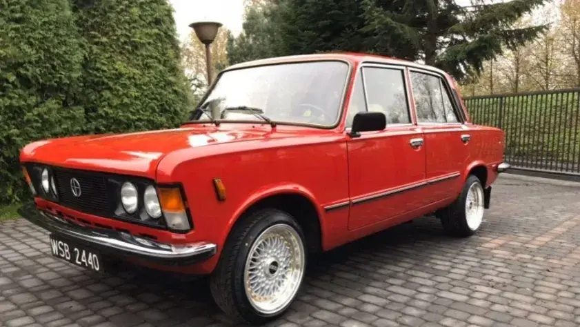 Czerwony Fiat 125p: Kultowa Ikona Motoryzacji PRL - Historia i Fakty